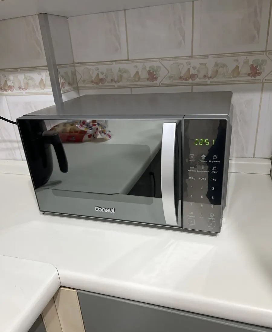 NINGUÉM MERECE COMER COMIDA FRIA