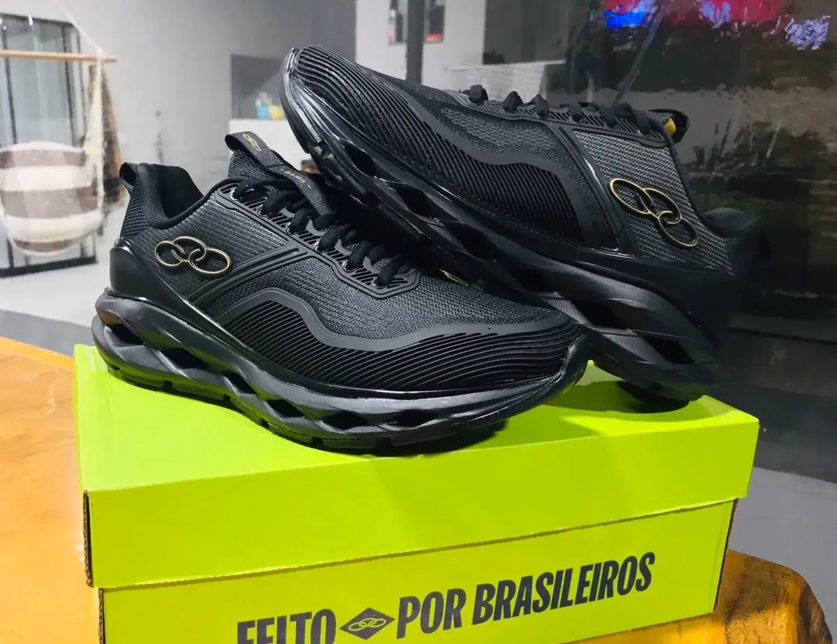 SEU PÉ MERECE SAIR DO CHINELO