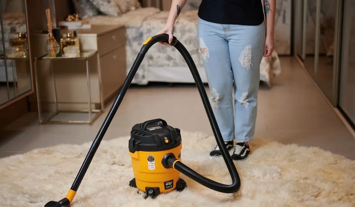 Aspirador de Pó e Água WAP GTW 10 1400W de Potência com Bocal de Sopro