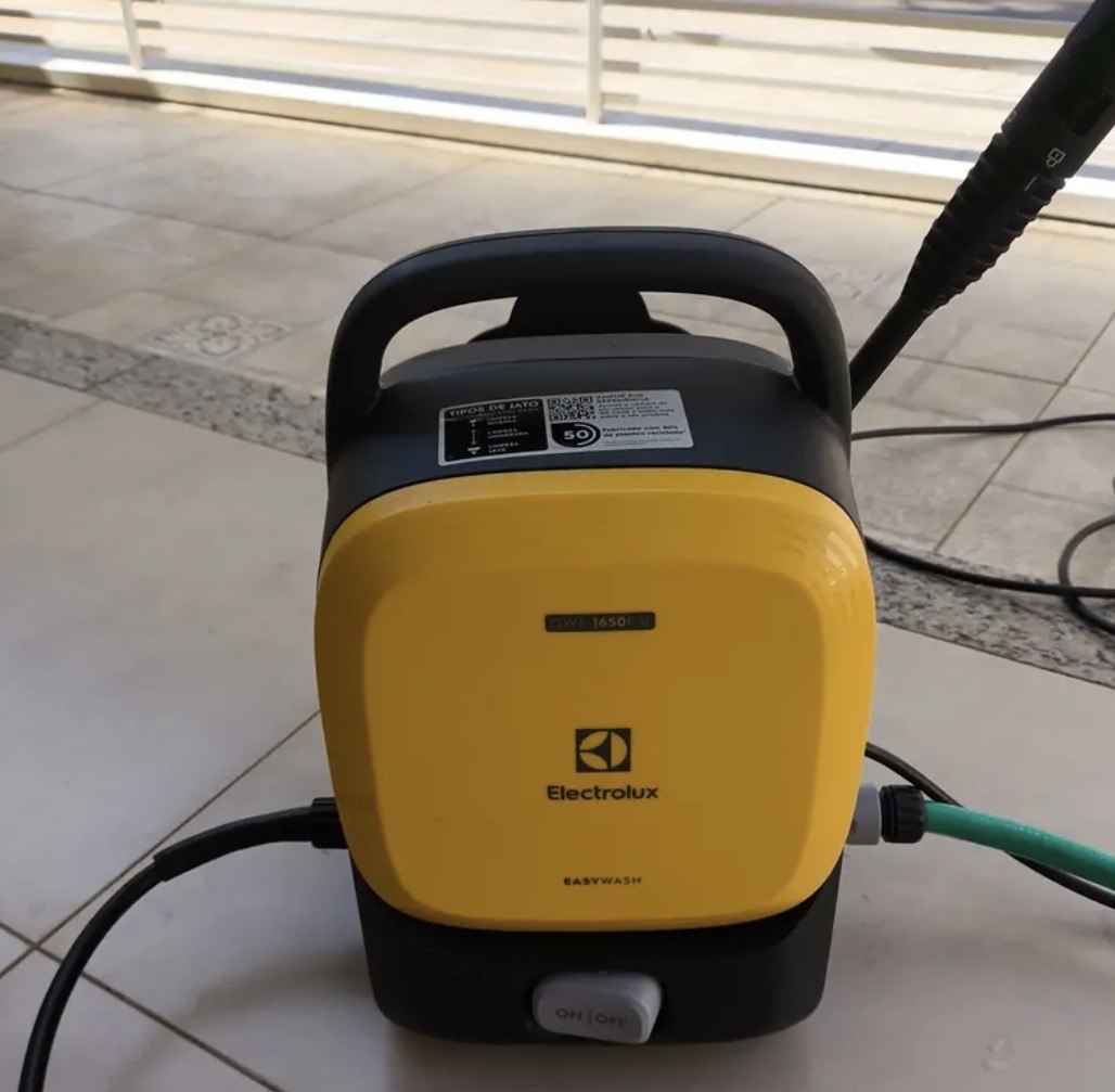 Lavadora de Alta Pressão Electrolux 1650PSI 1400W de Potência com Engate Rápido EasyWash Lava Jato Lava Car QWS1650