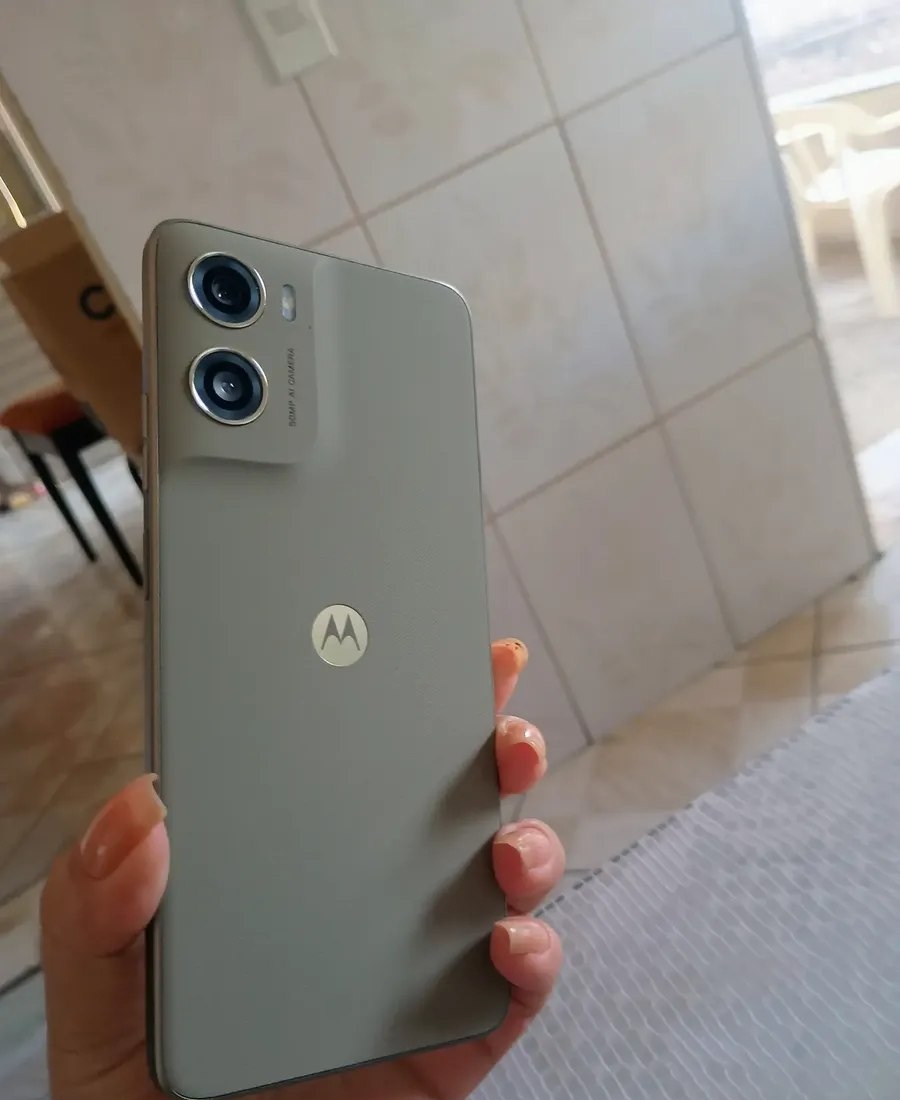 Smartphone Motorola Moto G06 - 256gb 12gb 4gb Ram  8gb Ram Boost, e Camera 50mp Com Ai Bateria De 5200 Mah Tela 6.9 - Bege