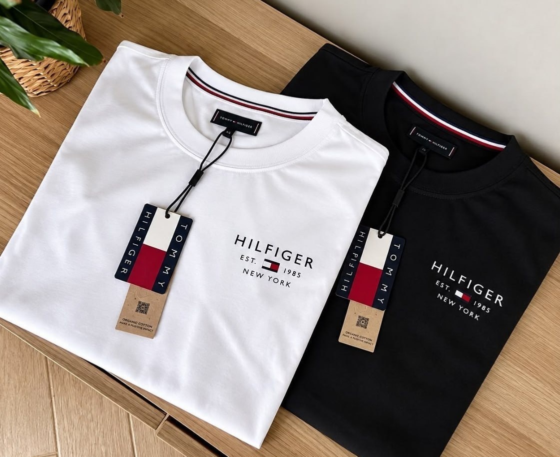 Kit com 2 Camisetas Tommy Hilfiger Brand Love