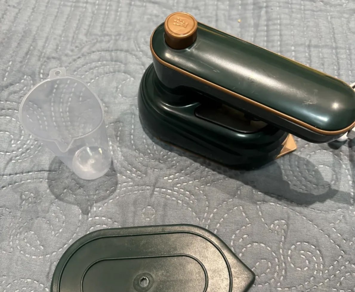 Mini Ferro De Passar Roupa A Vapor Bivolt