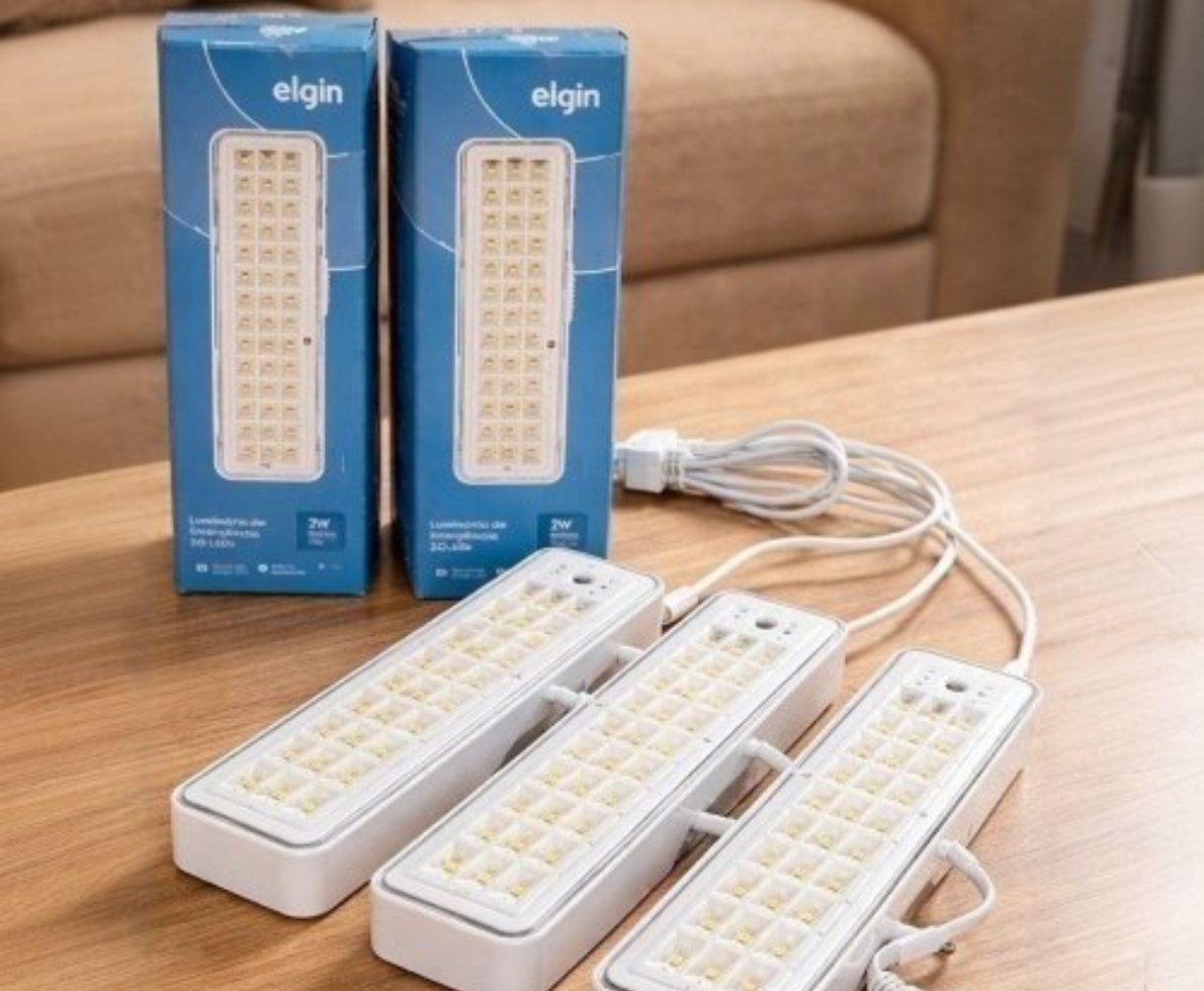 3 Luminárias Emergência Elgin Recarregável Lâmpada 30 LEDs