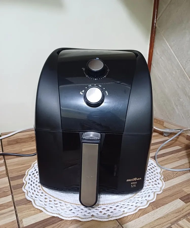 Air Fryer Britânia 5,5L 1500W Antiaderente Redstone BFR50 220V