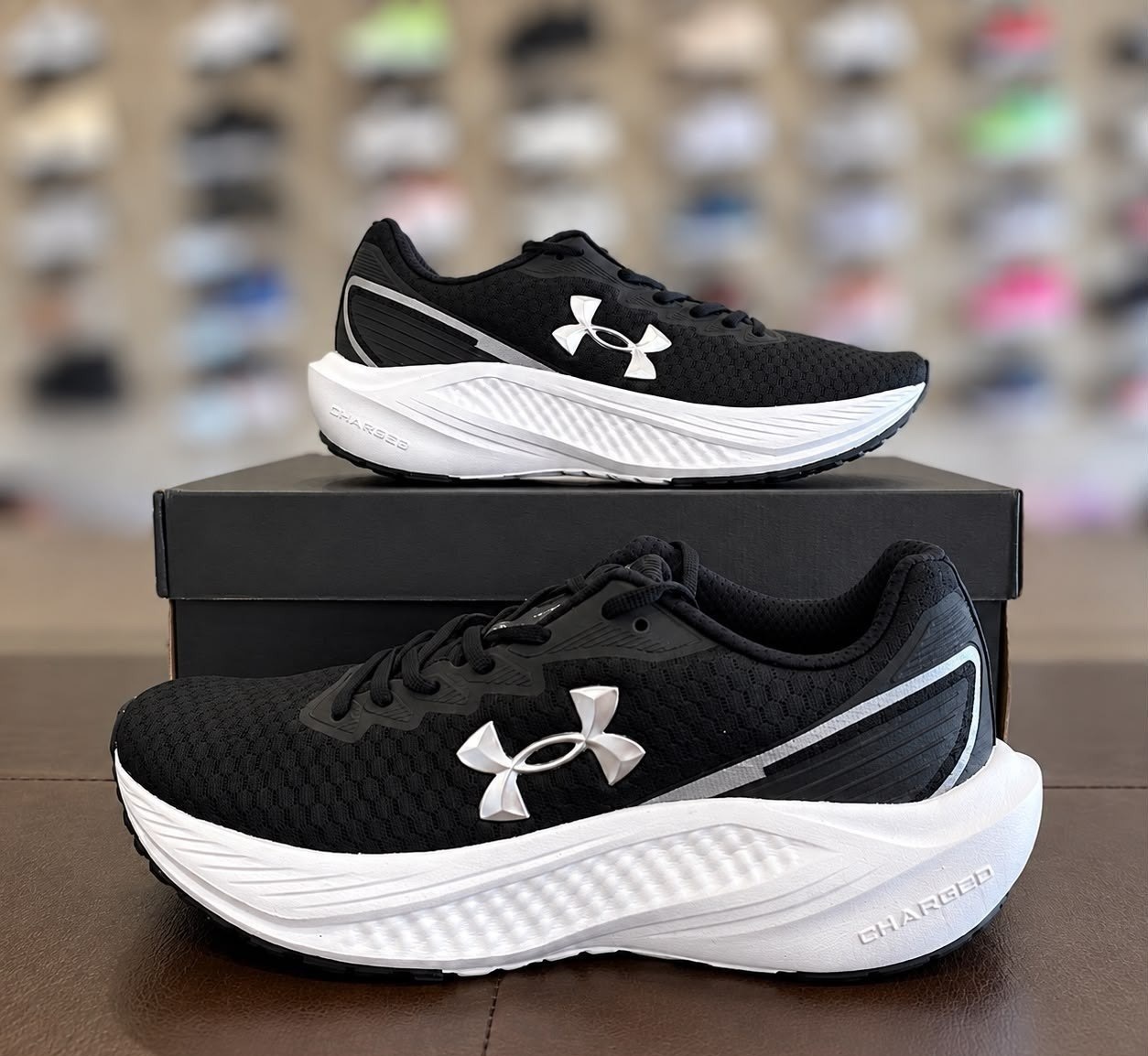 Tênis Under Armour Charged Wing 2 2 cores