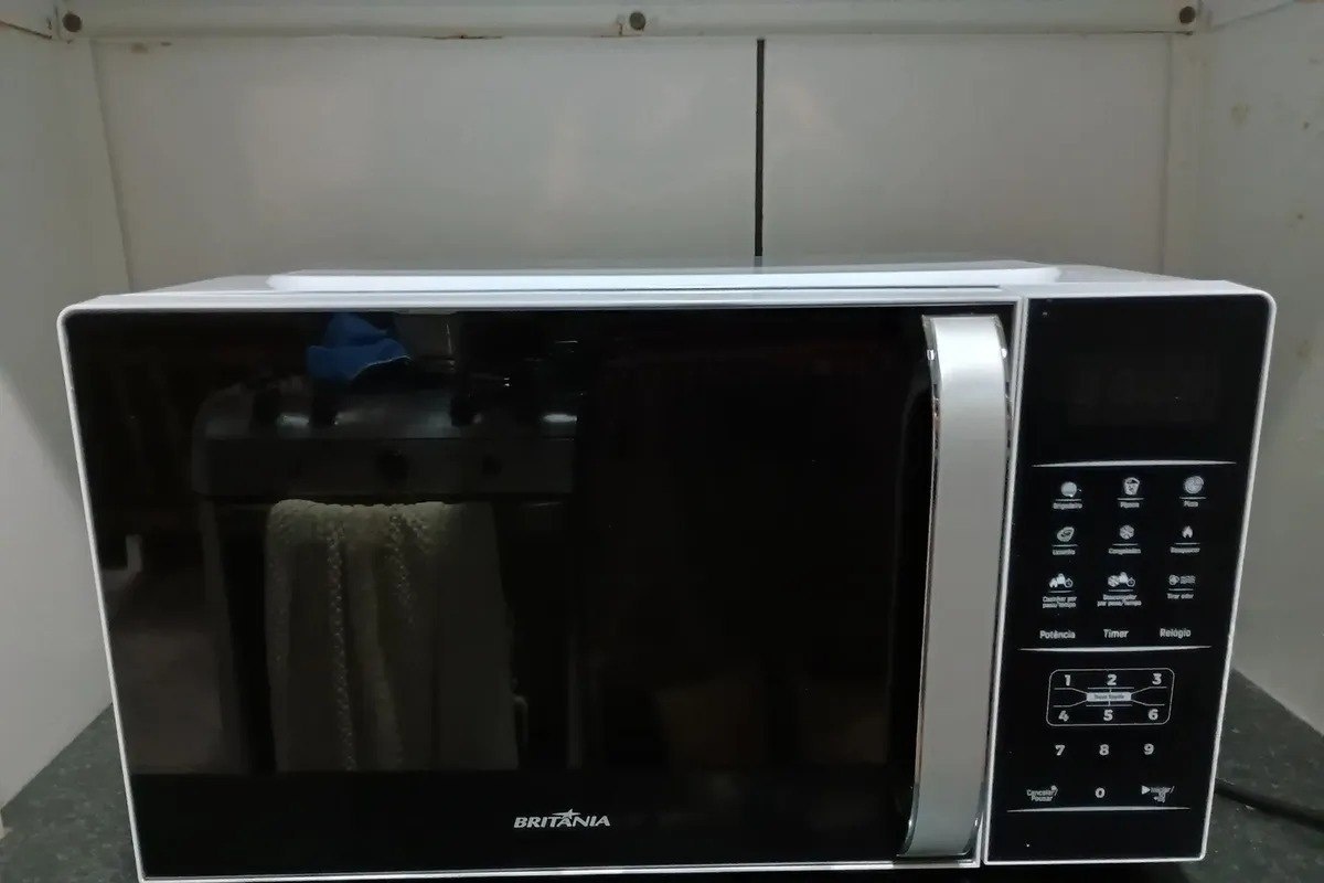 Micro-ondas Britânia BMO23 20L