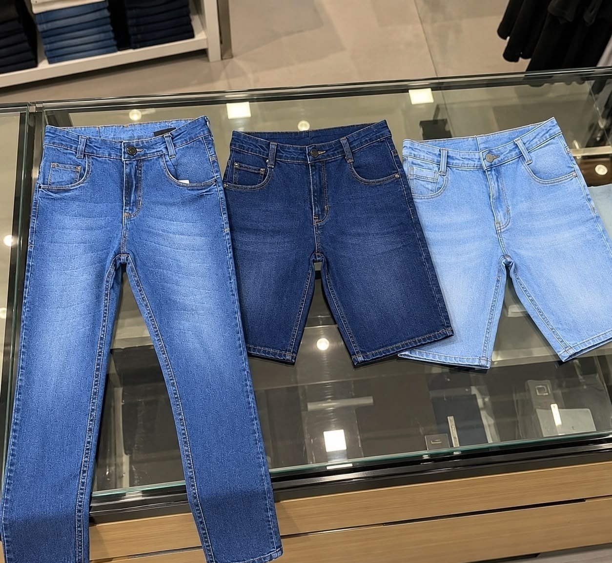 Kit com 2 Bermudas  1 Calça Jeans Skinny Lycra Premium