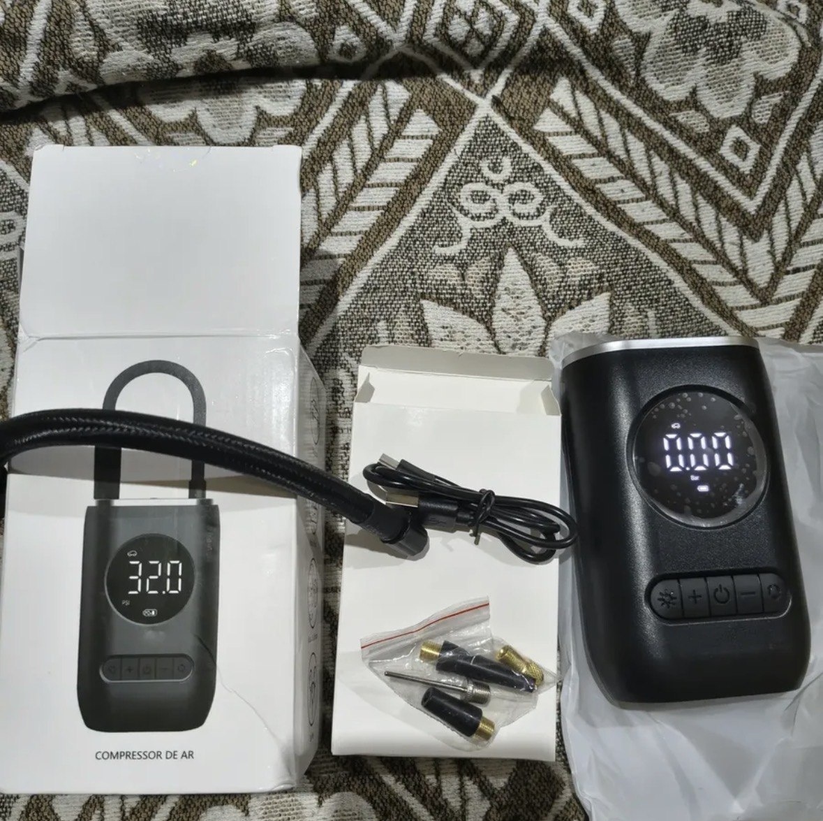 Compressor Calibrador De Pneus Calibrador BG Portátil Mini Digital Carro Bike Sem Fio Cor Preto