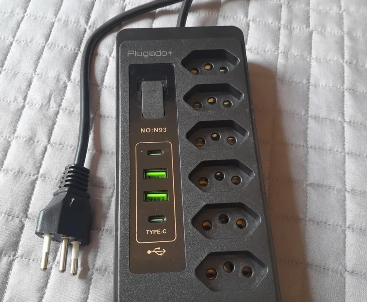 Filtro De Linha 6 Tomadas, 2 Usb, 2 Pd 2500W 2 Metros