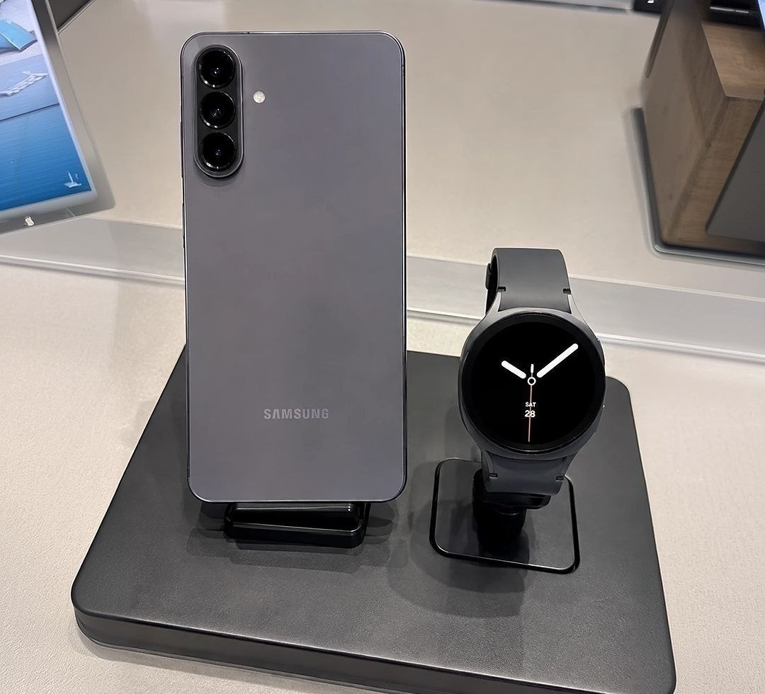 Samsung Galaxy A57 5G 256GB  Galaxy Watch8 BT 44mm