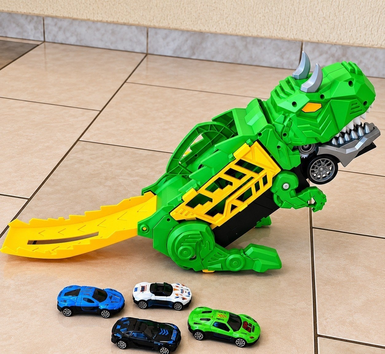 Caminhão Dinossauro Pista com Carrinhos