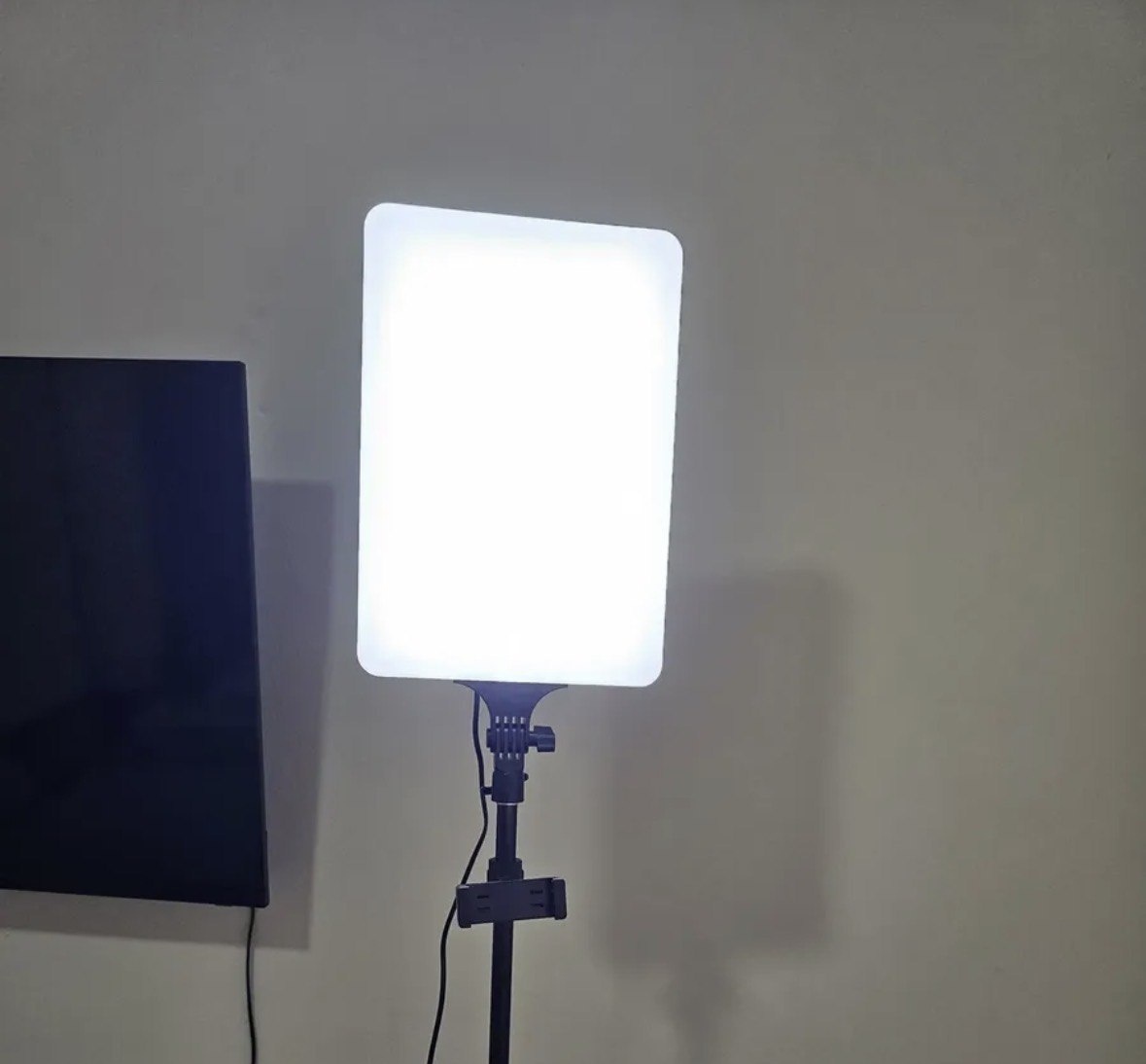 Iluminador LED Profissional Quadrado Lumi Para Fotos e Vídeos, Com Tripé de 2,10m e Luz Ajustável