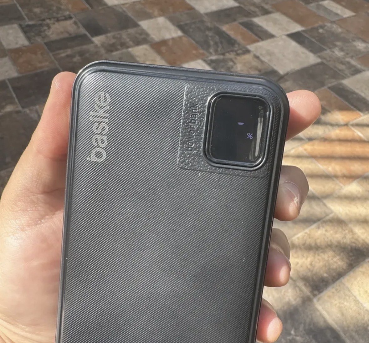 Power Bank Basike 30.000mAh Portátil, Carregamento Rápido 22.5W, com Cabos Embutidos e Display LED para iPhone e Samsung