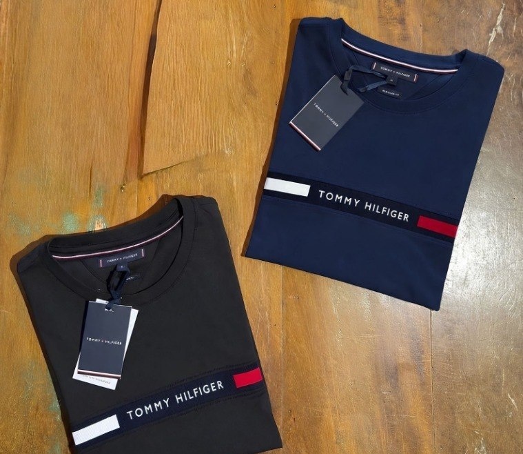 Kit com 2 Camisetas Tommy Hilfiger Insert