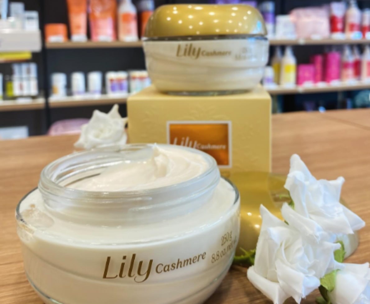 Creme Acetinado Lily Cashmere 250g - O Boticário
