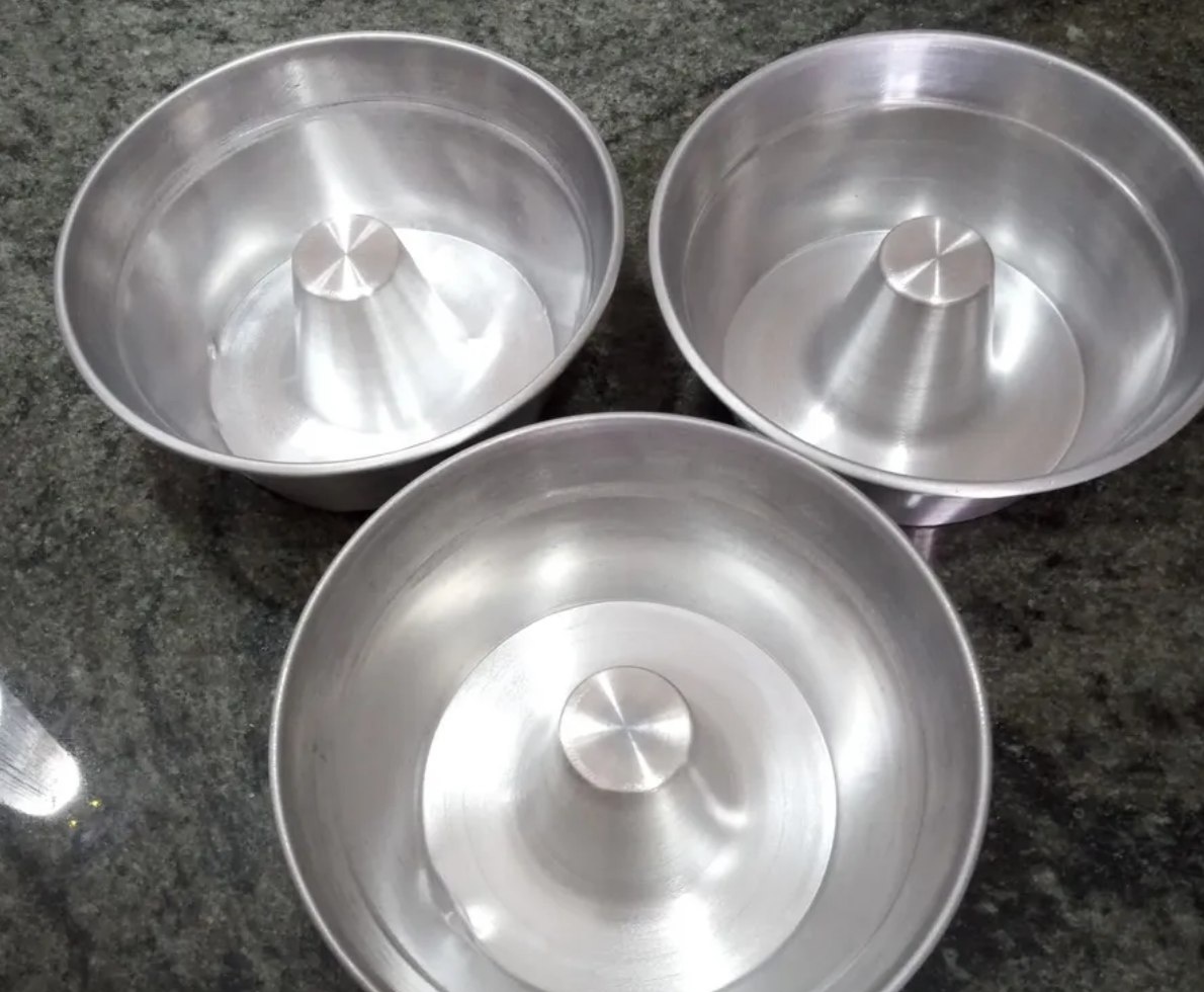 Kit 3 Formas De Bolo Assadeira Redonda Com Furo