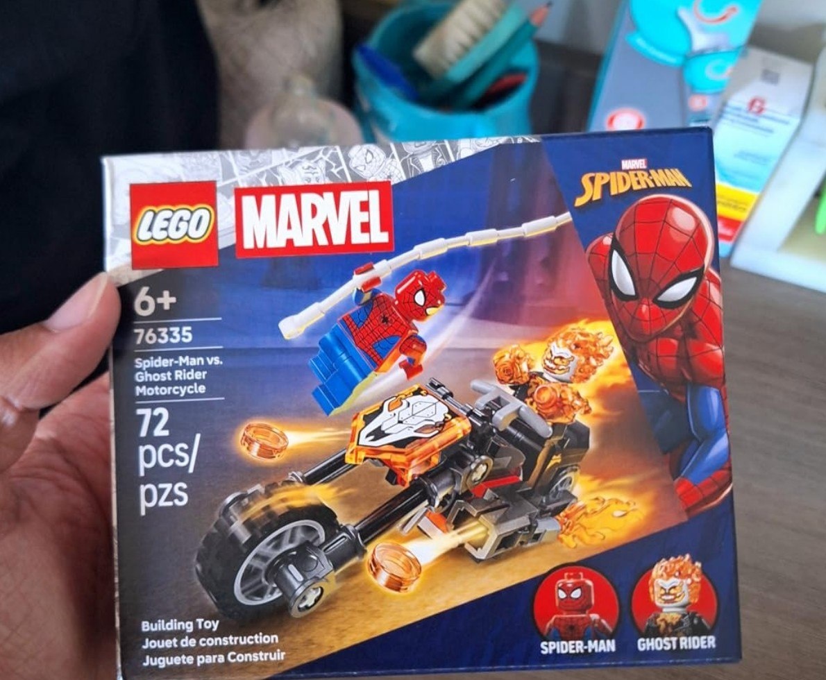 LEGO Marvel Homem-Aranha vs. Motocicleta Fantasma com Motocicleta