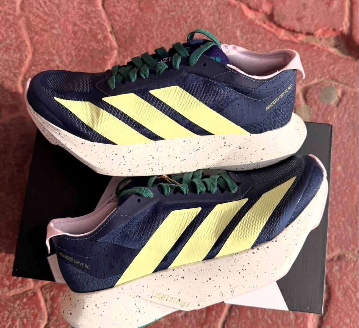 De R 899 por R 546