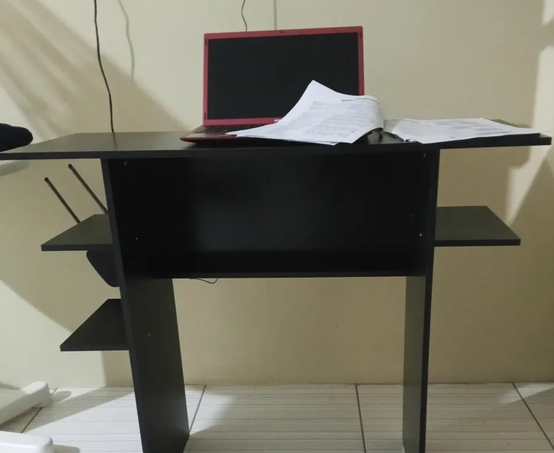 Mesa De Estudo Em Mdp Para Notebook Com Nichos E Prateleiras