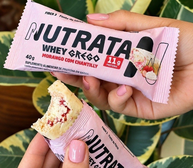 Caixa com 12 Barras Nutrata Whey Grego 40g Morango com Chantilly