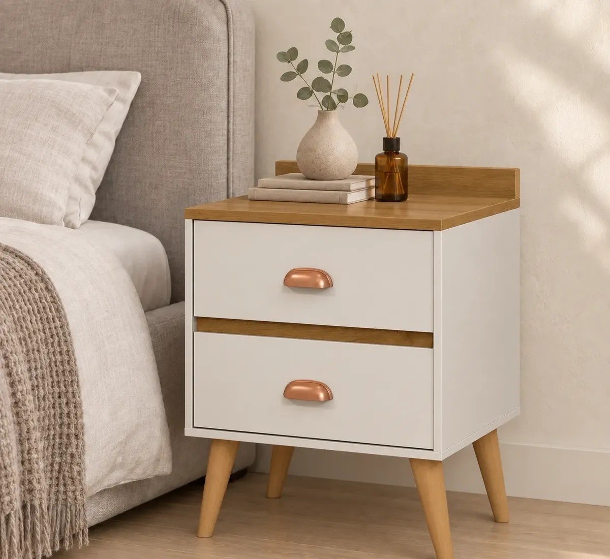 Mesa De Cabeceira Retrô Com 2 Gavetas Compacta Pés Palito