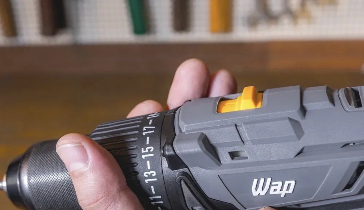 Parafusadeira E Furadeira De Impacto WAP K21 ID03 Sem Fio Com Maleta Organizadora Bivolt