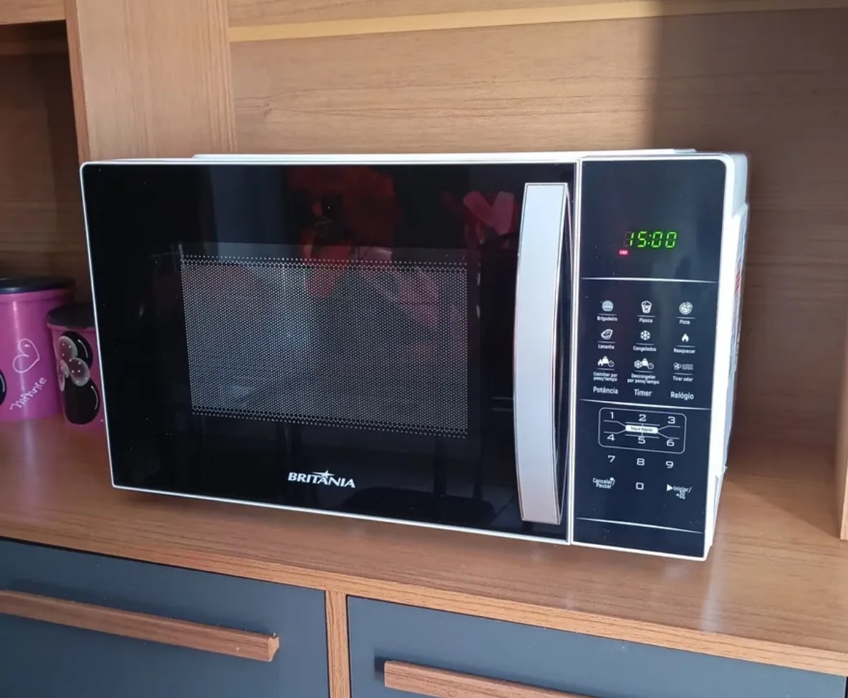 Micro-Ondas Britânia 33L 220V