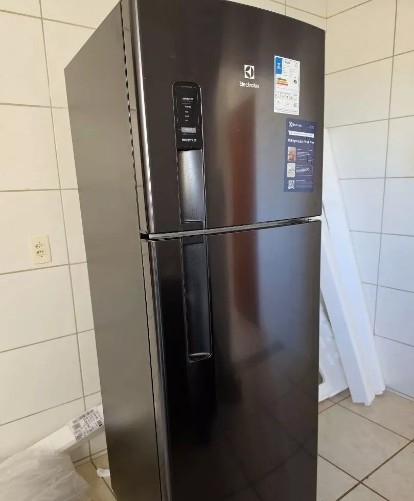 Geladeira Electrolux Black Inox 380L Frost Free AutoSense Inverter