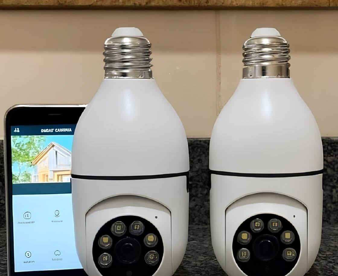 Kit com 2 Câmeras Lampada de Segurança IP Wifi com Visão Noturna Interna 360º