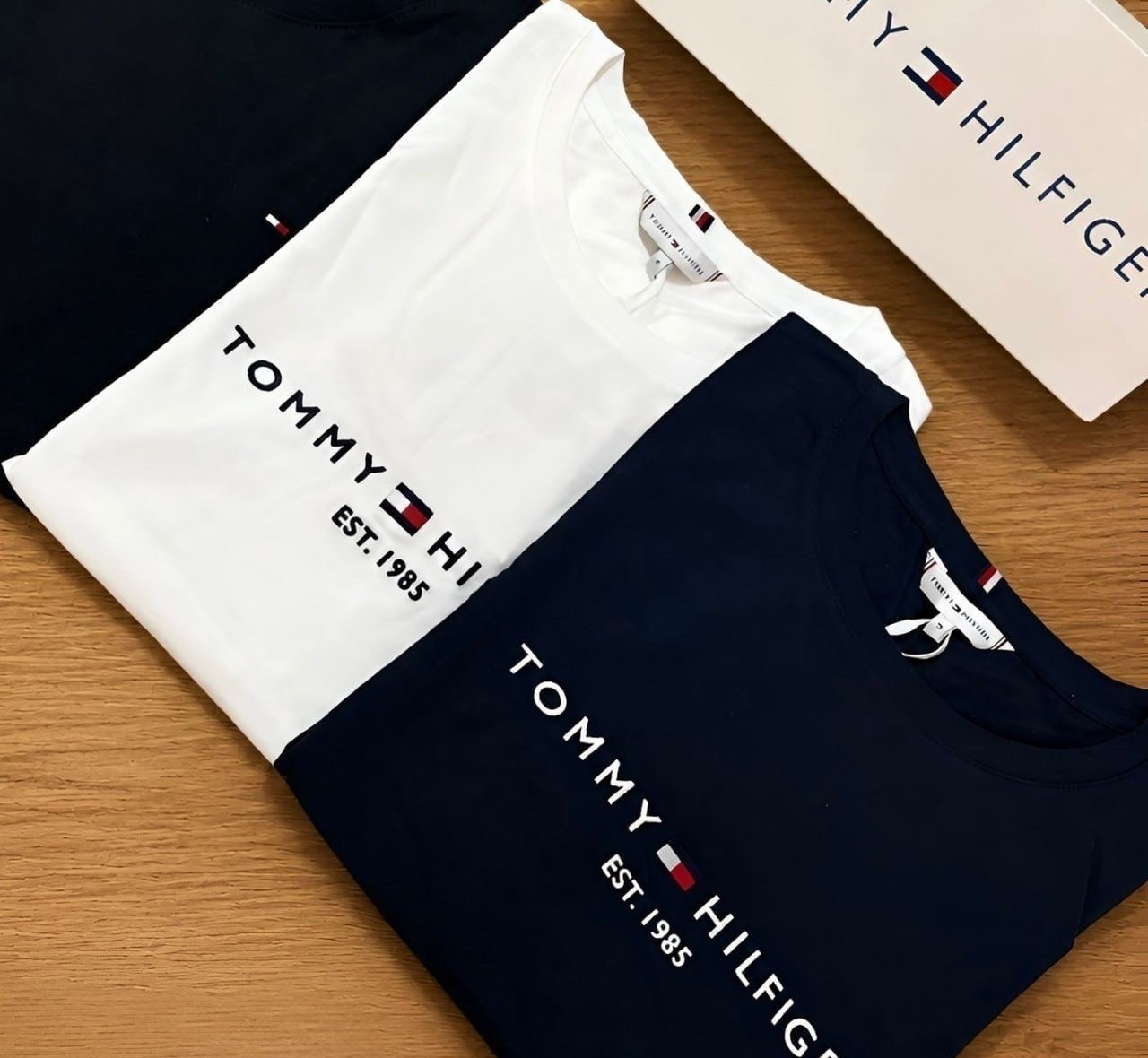 Camiseta Tommy Hilfiger Logo Est 1985