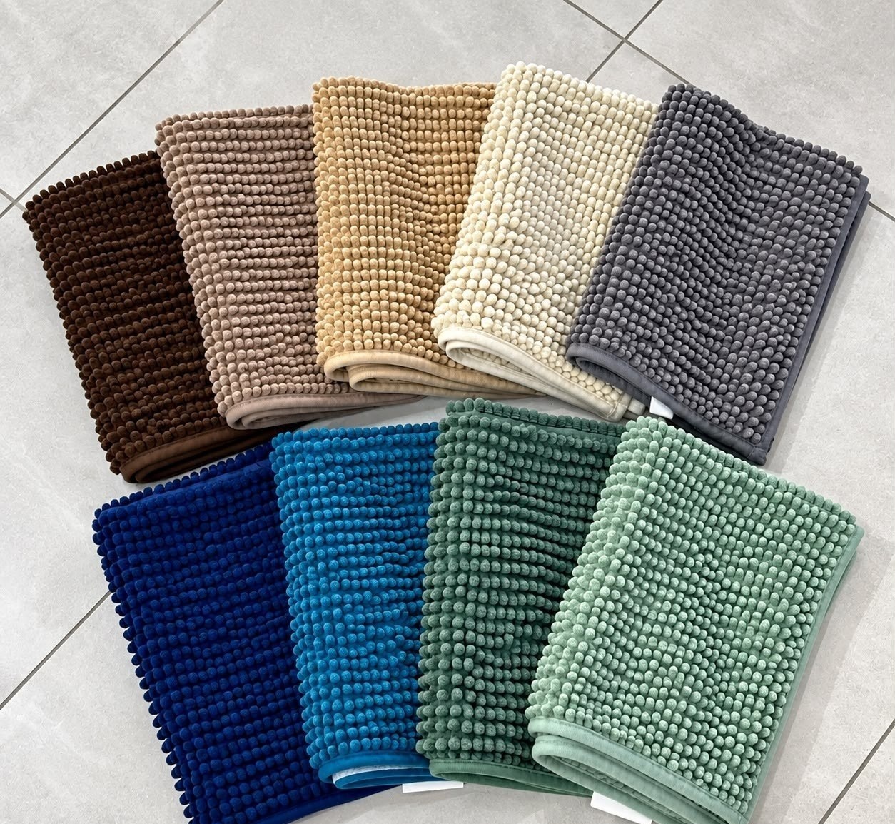 Kit com 3 Tapetes de Banheiro Microfibra Bolinha