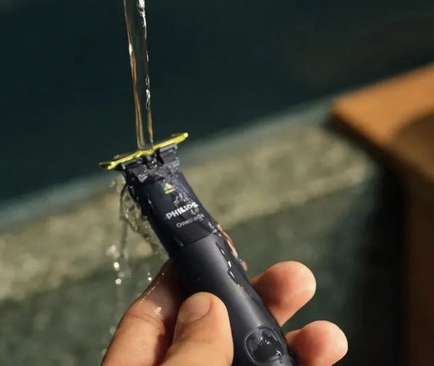 Barbeador e Aparador Elétrico Philips OneBlade com Pente 5 em 1, Sem Fio e À Prova DÁgua - QP142510