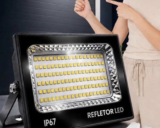 Kit 2 Refletor Super Led 400w Ip67 Holofote Bivolt Prova Dágua Branco Frio 6500k Preto