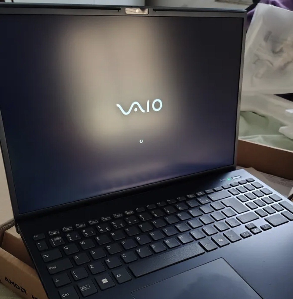 Notebook Vaio Fe16 Amd Ryzen 7-5825u Linux 16gb RAM 512gb Ssd Wi-Fi 6 Tela 16 Ips Wuxga Antirreflexo Cinza Grafite Vjfe69f11xb0121h - Permite upgrade de memória RAM e SSD