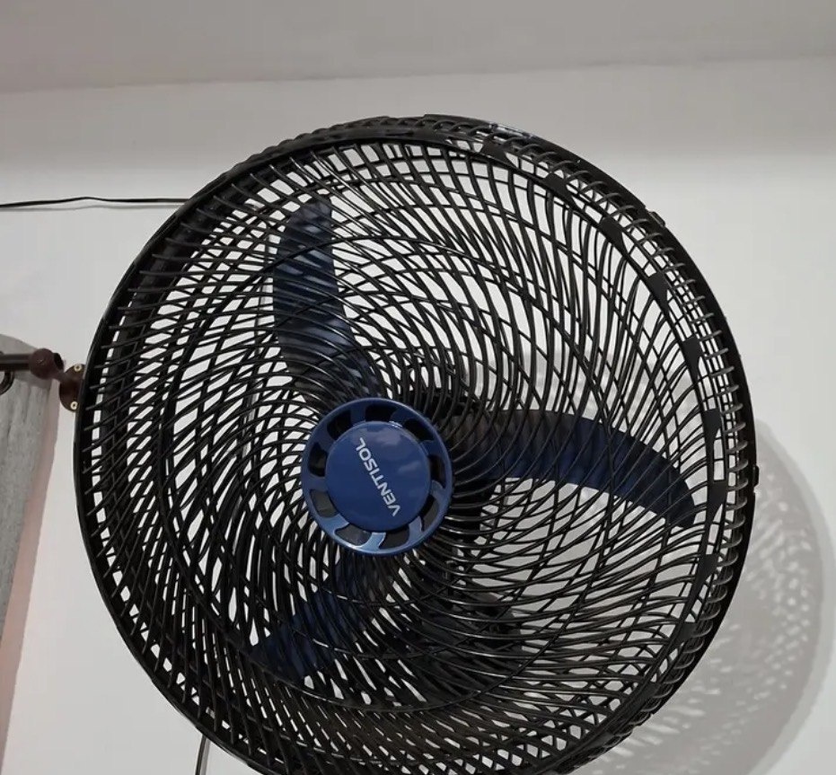 Ventilador De Parede Ventisol New Azul 3 Velocidades Estrutura Preto Diâmetro 50 Cm Material Das Pás Plástico 127