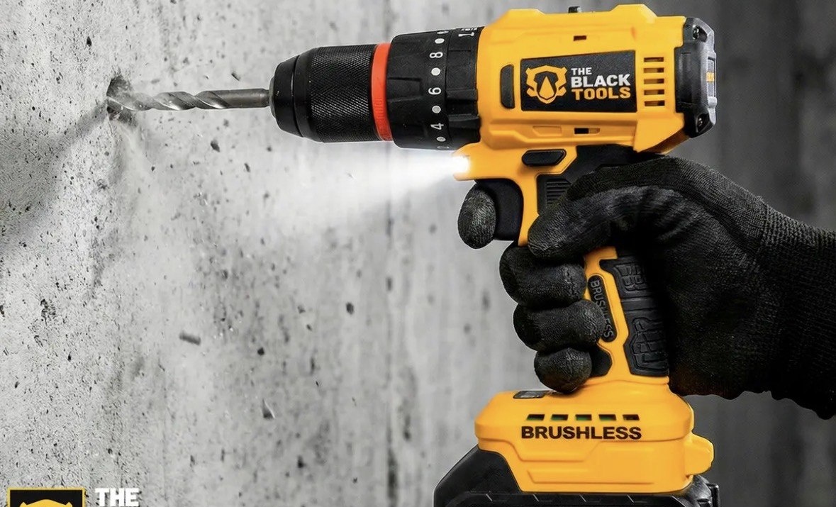 Parafusadeira Furadeira De Impacto Motor Brushless 50n.m 2 Baterias 2000mah 21v E Mandril De Aço Tb-21bx The Black Tools