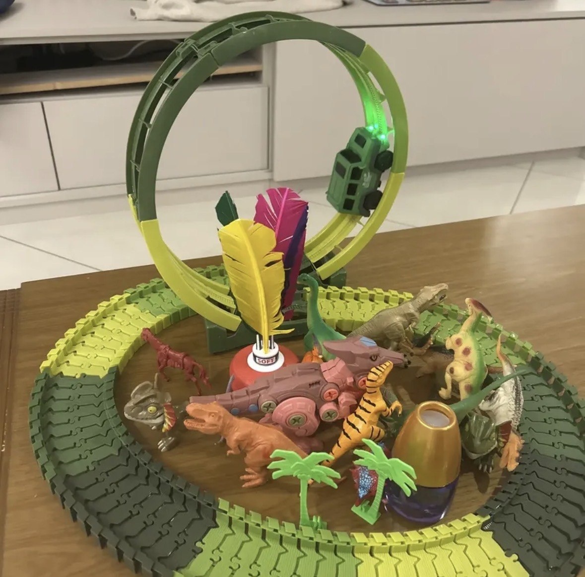Pista Carrinho Dinossauro Looping Radical Som Luz 92 Peças