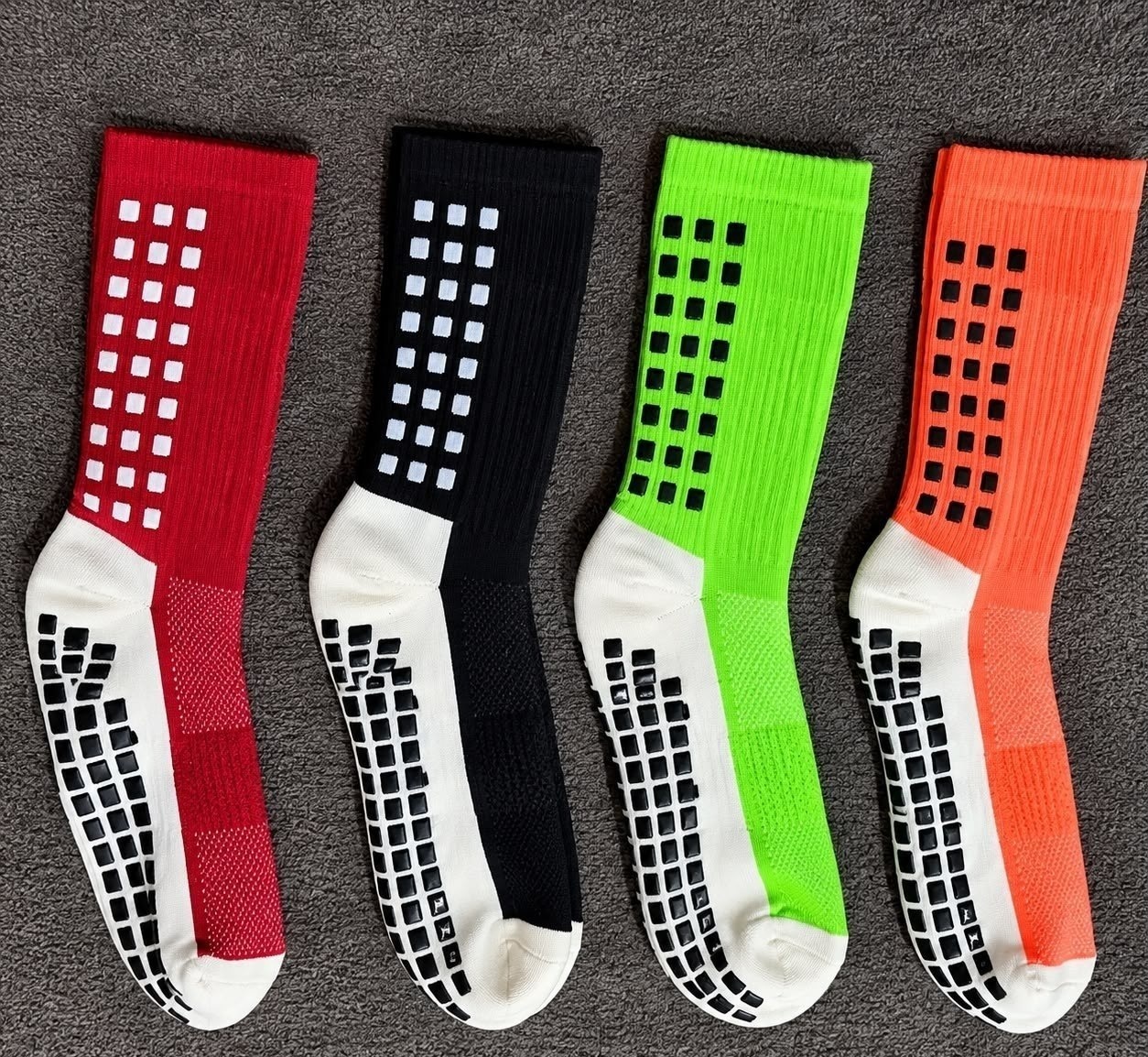Kit com 4 Pares Meia Antiderrapante Esportiva