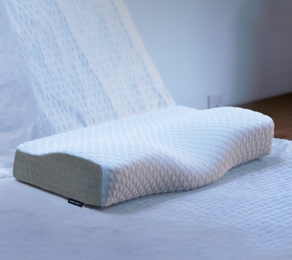 Travesseiro Cervical Nasa - Coluna Relax - Carvão Ativado Cor branco e cinza