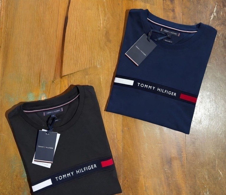 Kit com 2 Camisetas Tommy Hilfiger Insert