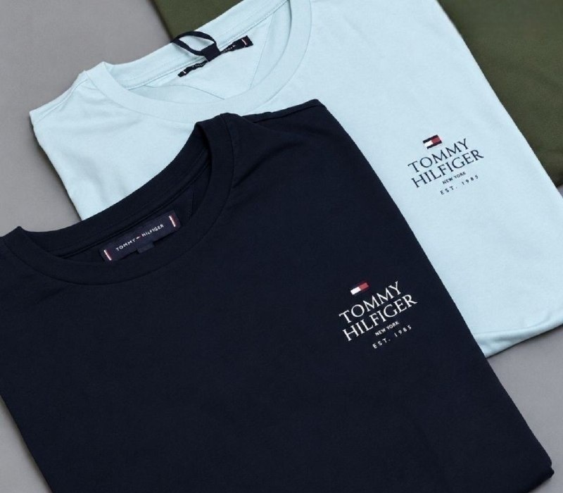 Kit com 2 Camisetas Tommy Hilfiger Brand Love