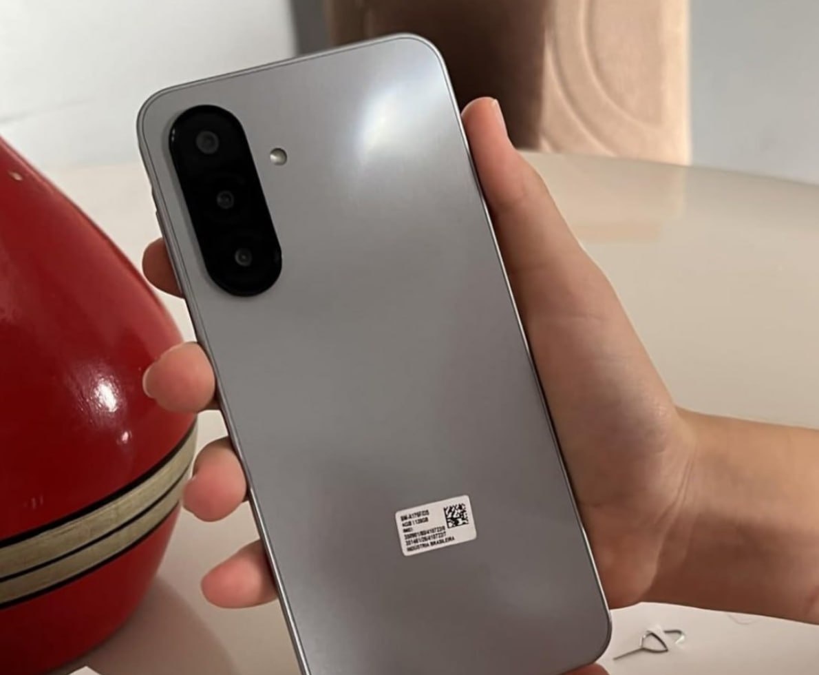 Celular Samsung Galaxy A17 com IA, 128GB 4GB RAM