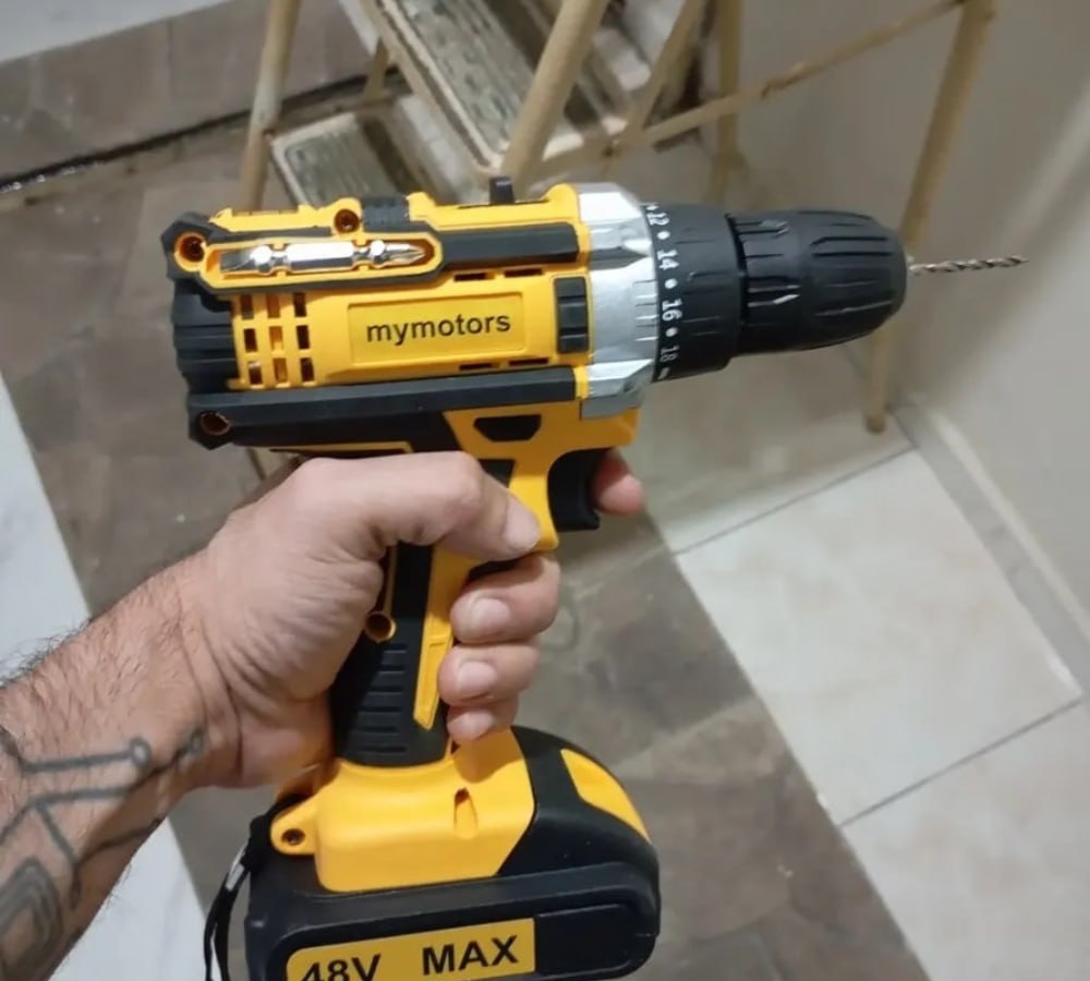Furadeira e Parafusadeira 48V 2 Baterias  Maleta