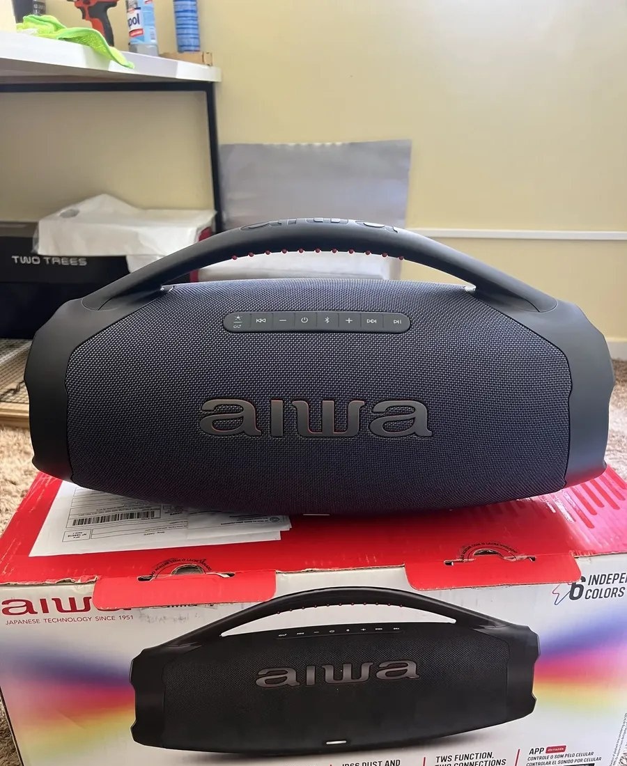 Caixa de Som AIWA Boombox Plus 200W  Bluetooth, RGB e até 30h de bateria