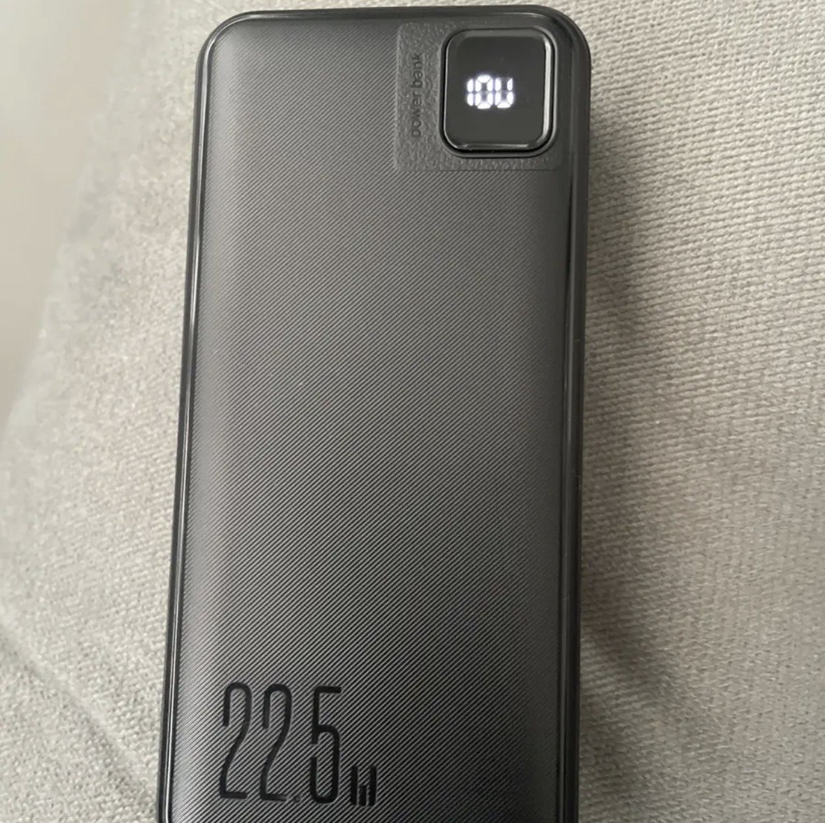 Power Bank Basike 30.000mAh Portátil, Carregamento Rápido 22.5W, com Cabos Embutidos e Display LED para iPhone e Samsung