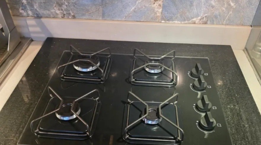 Cooktop Brastemp a Gás 4 Bocas com Grades de Ferro  BDD61BE