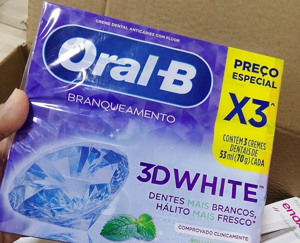 Pack 03 un. Creme Dental Clareador Oral-B 3D White Brilliant 70g