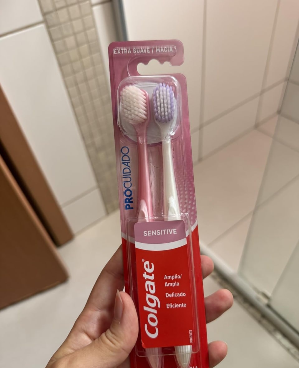 02 Un. Escova de Dente Colgate Pro Care Sensitive