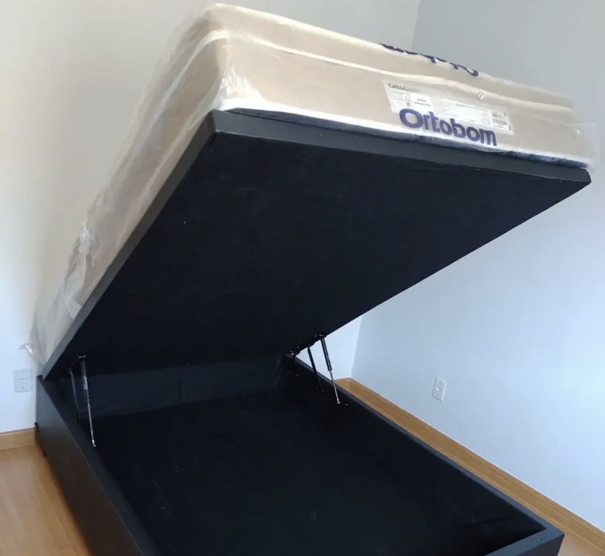 Cama Box Baú Casal Preto Ortobom AirTech Molas Ensacadas